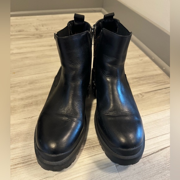 Blondo Waterproof Boots - Picture 2 of 4